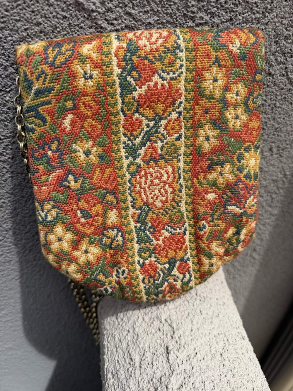 Vintage Tapestry Floral Carpet Bag Crossbody Purse Chain Strap Gold Tassel Clasp - Picture 3 of 5